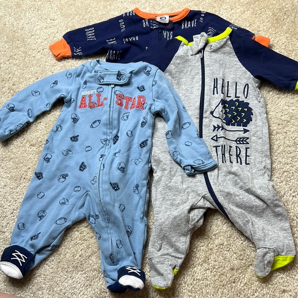 Newborn Onesie Bundle of 3 Gerber and Carters